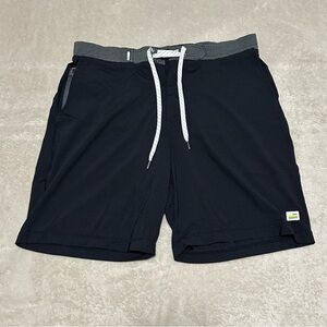 Vuori Cruise Board Shorts Mens 32 Black Gray Polka Dot Swim Trunks 8" Inseam